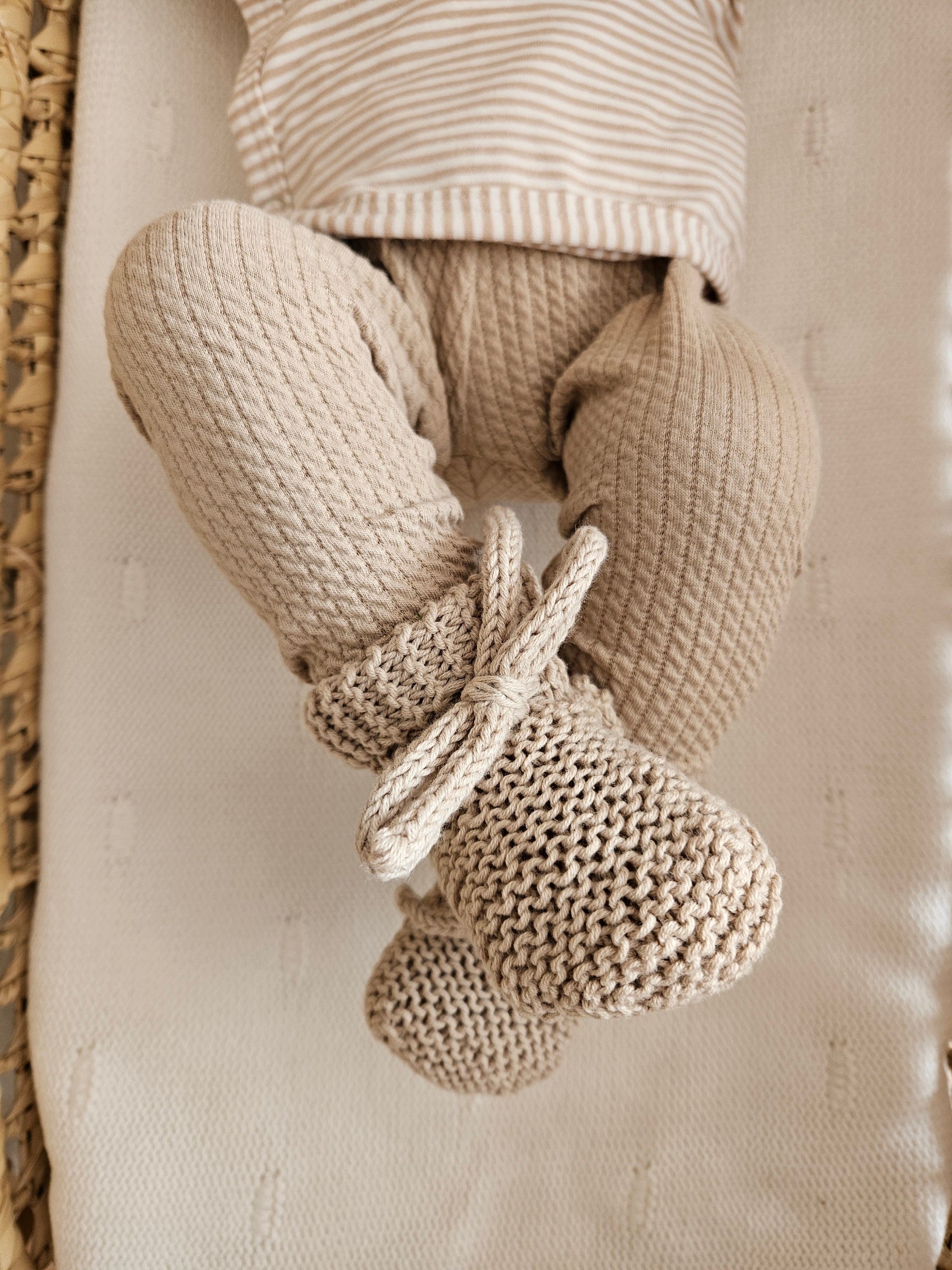 Broekje mini cable zand en slofjes zand