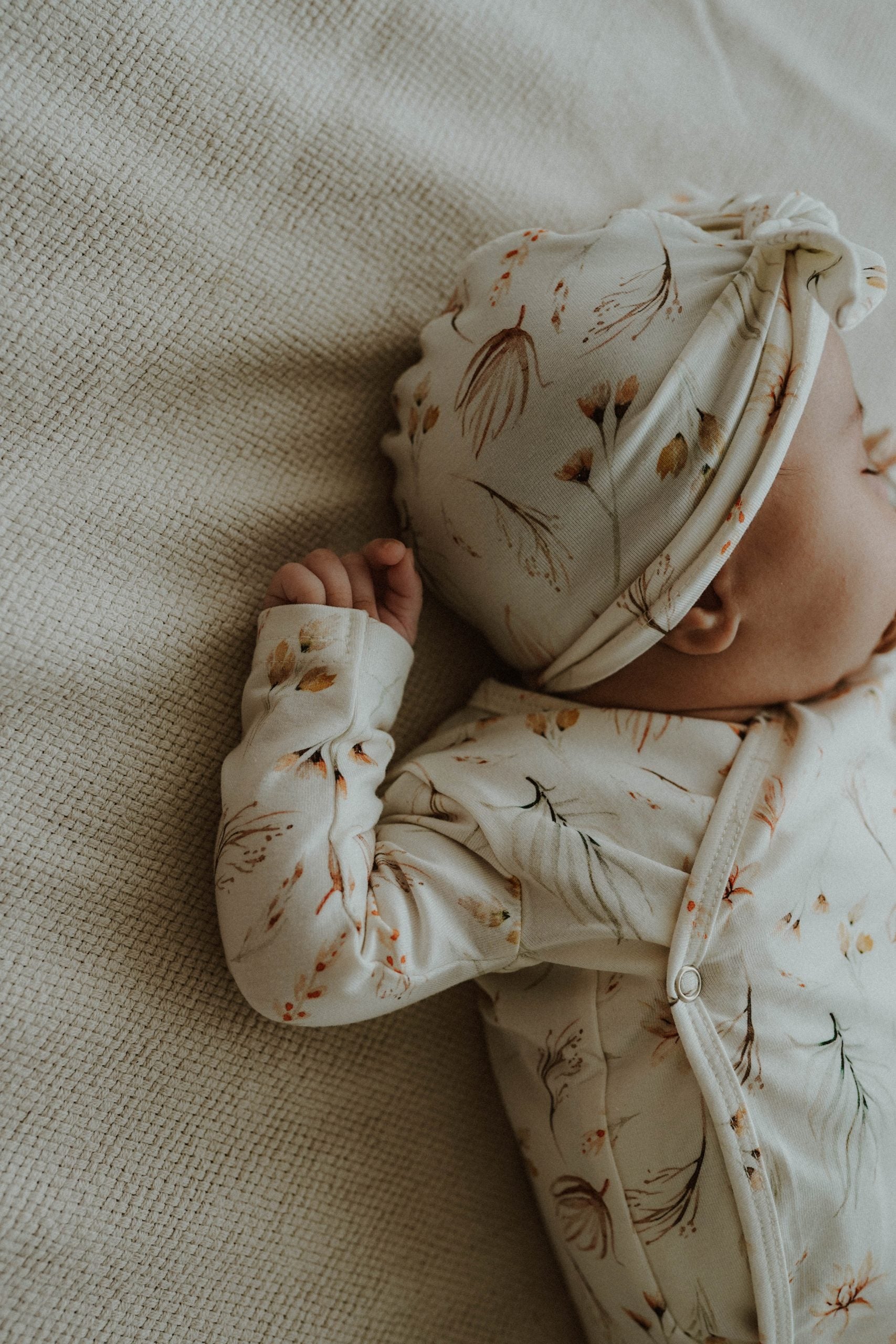 Mutsje strik bohemian flower