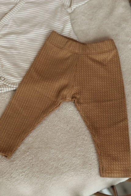 Broekje mini cable camel