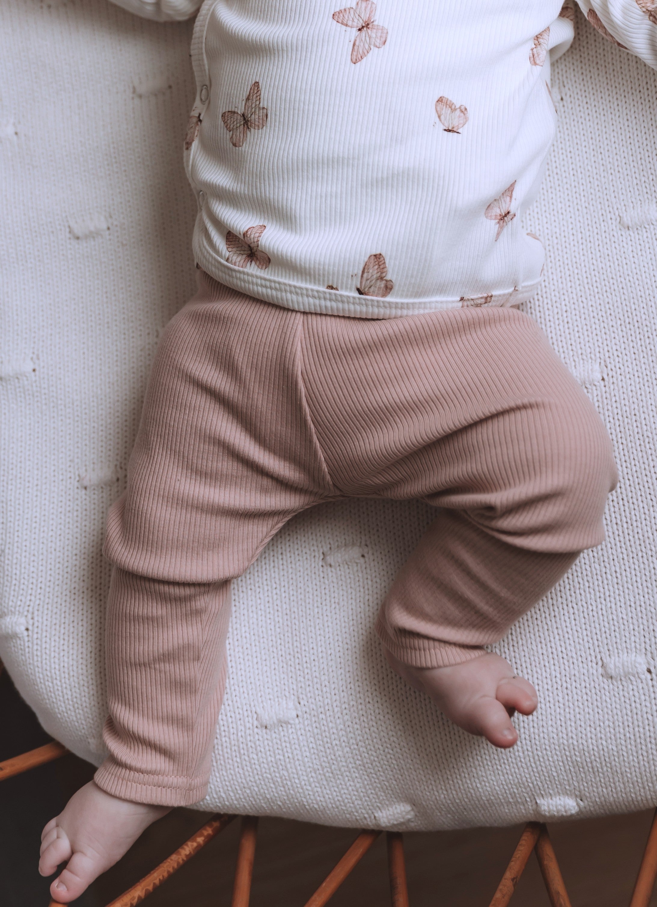 Broekje rib zachtroze