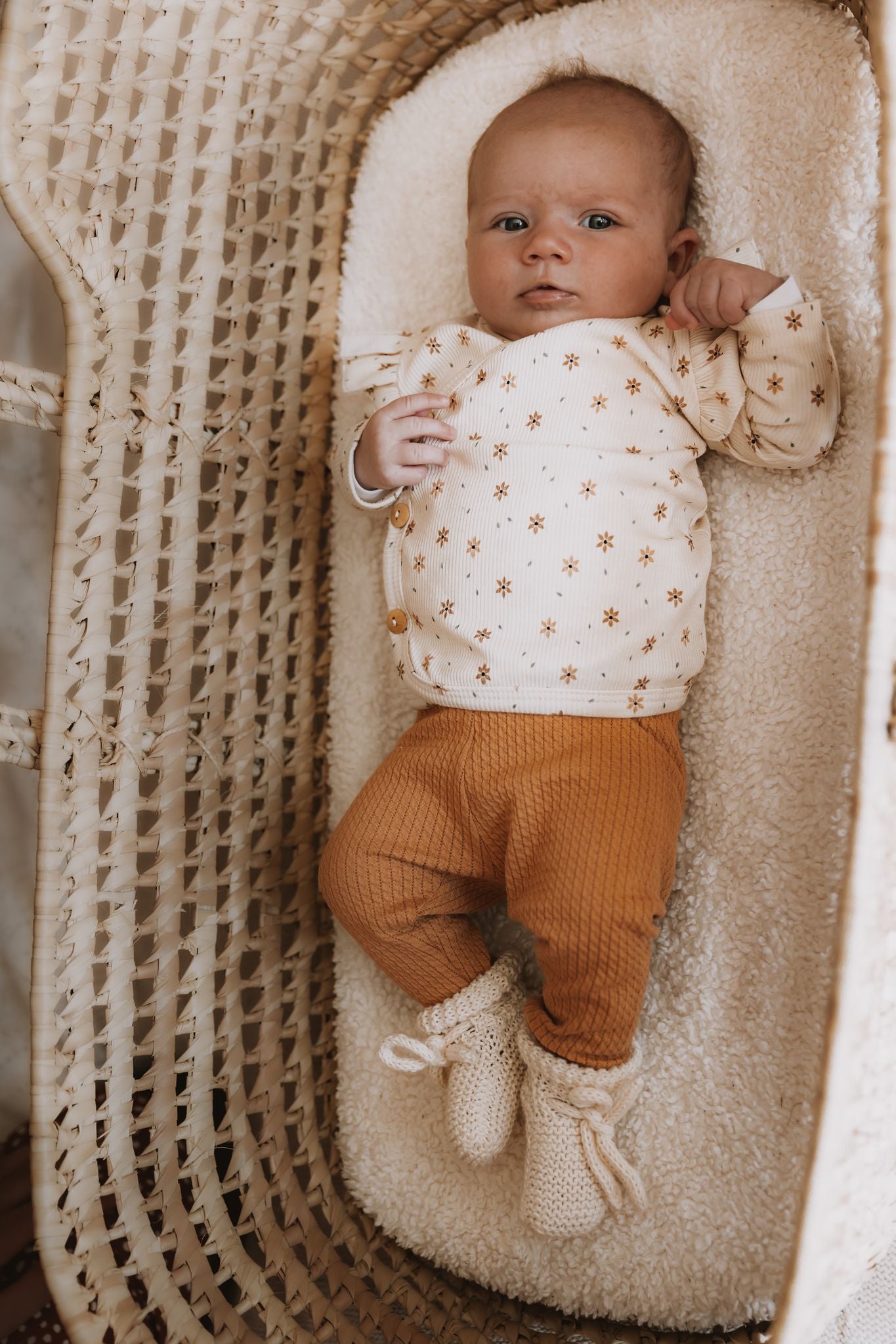 Overslagshirtje little flower naturel en broekje mini cable camel
